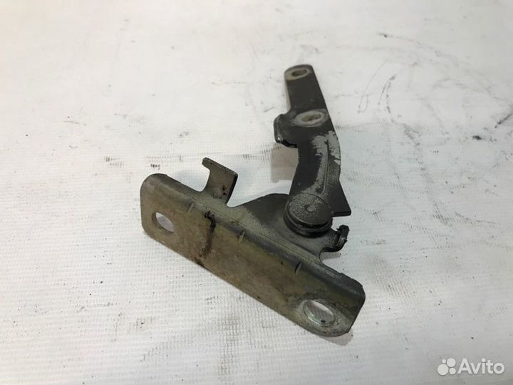 Петля капота передняя правая Renault Logan K7MF710