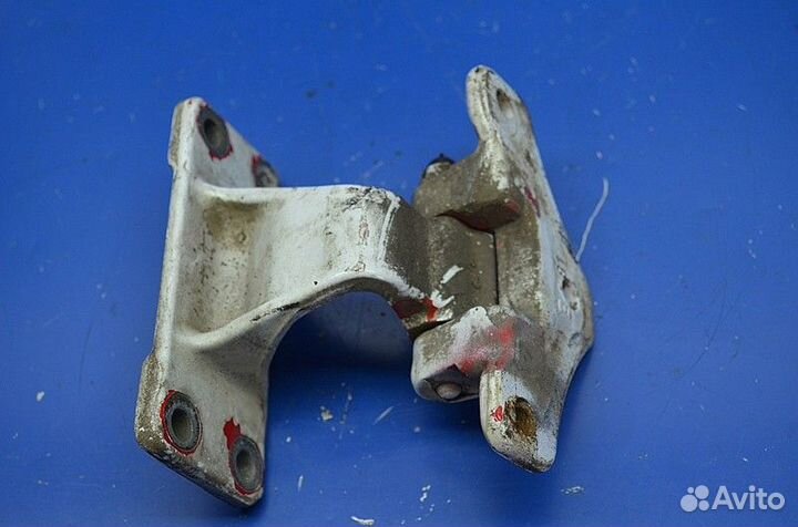 Петля двери правая, верхняя renault trucks Premium