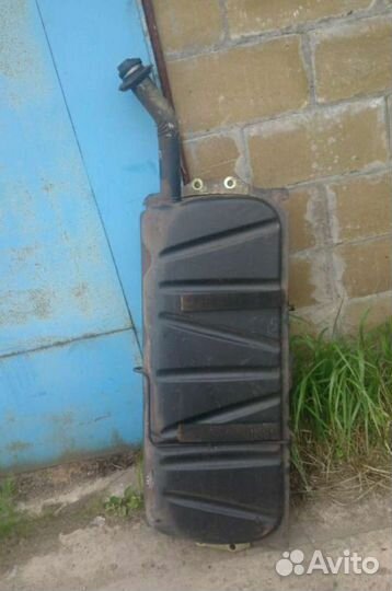 Бензобак W123