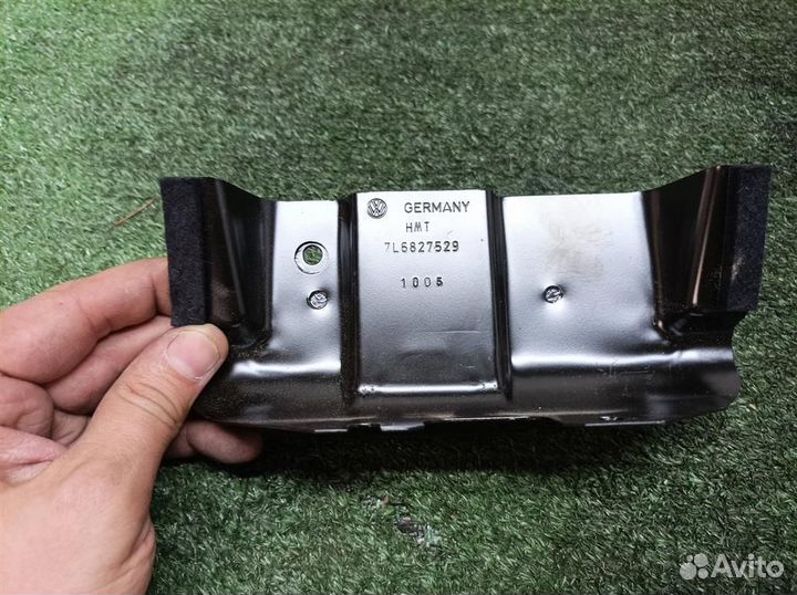 Кронштейн (сопут. товар) VW Touareg 2002-2010