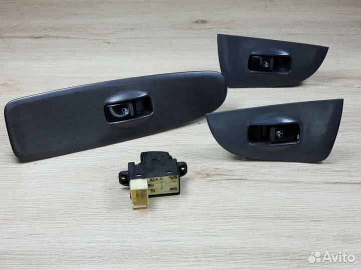 Кнопка стеклоподъёмника Hyundai Elantra 3 XD J3