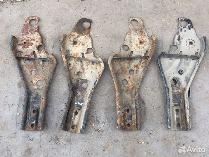 Кронштейн подрамника передний Хендай Акцент