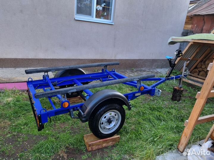 Прицеп для перевозки лодок и гидроциклов Водник