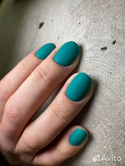 Модель на маникюр+гель-лак