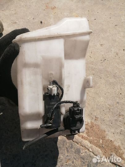 Бачок омывателя Mazda 6 1