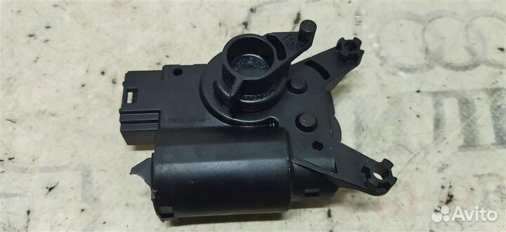 Моторчик заслонки отопителя Audi Q7 2005