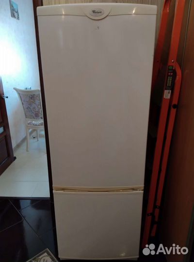 Холодильник Whirpool