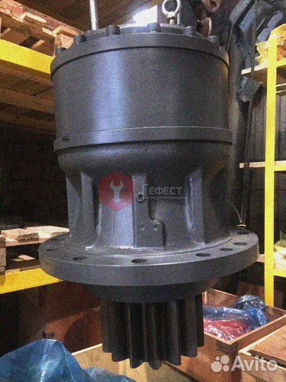 Редуктор поворота Hitachi ZX30