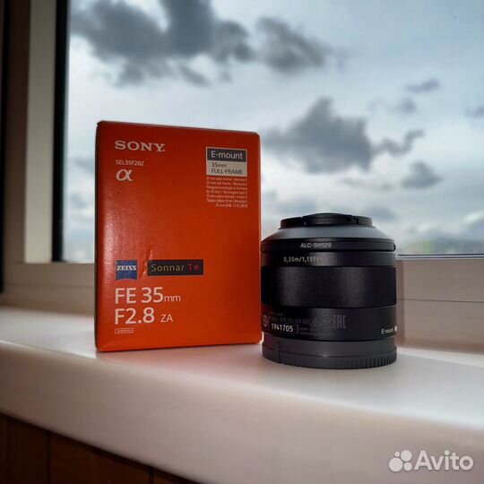 Объектив Sony Zeiss FE 35mm F2.8