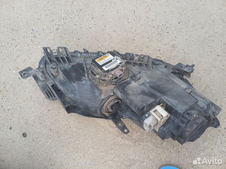 Передние фары на мазда сх7 2010г