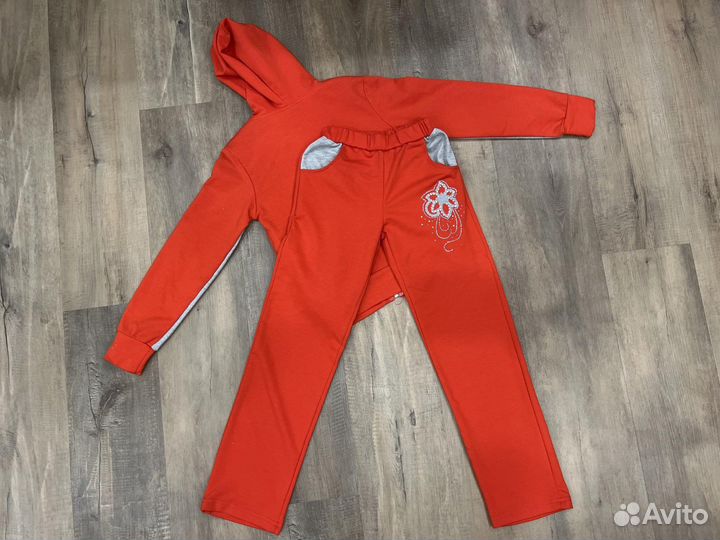Костюм трикотажный спортивный на девочку новый