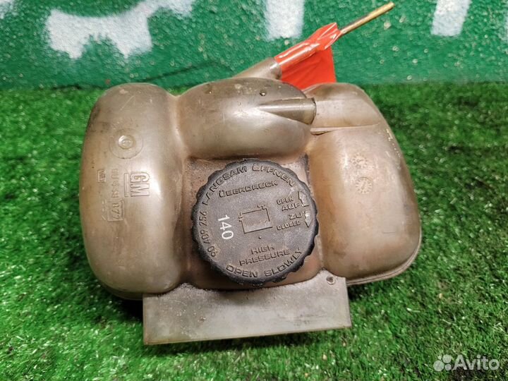 Расширительный бачок на Saab 900