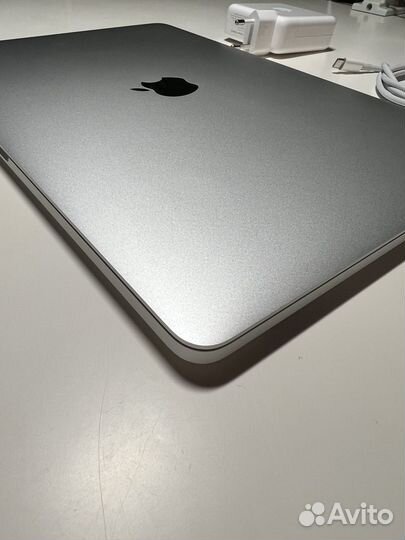 Macbook Pro 13 (2017), 256 Гб, Core i5, 3,1Ггц,650