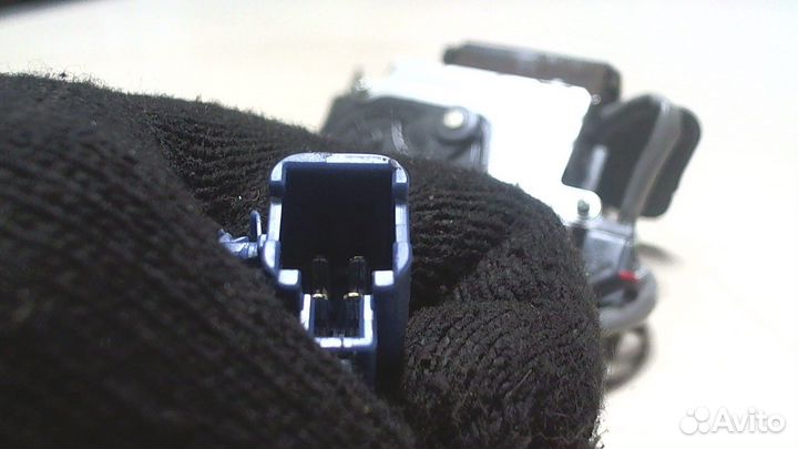 Замок багажника Toyota Avensis 2, 2004