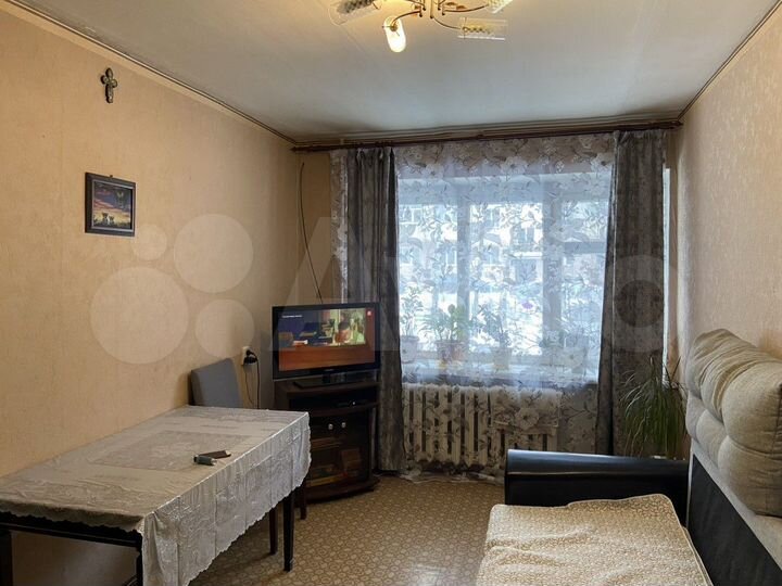 Доля в 3-к. квартире, 58,4 м², 1/5 эт.