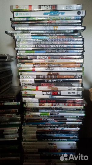 Коробка с дисками Xbox 360