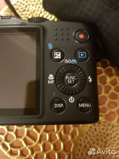 Компактный фотоаппарат canon