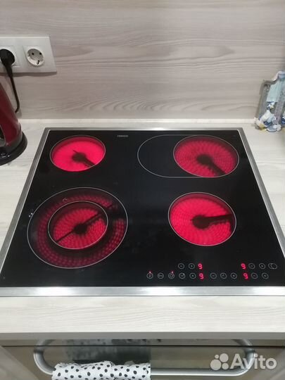 Электрическая варочная панель Zanussi