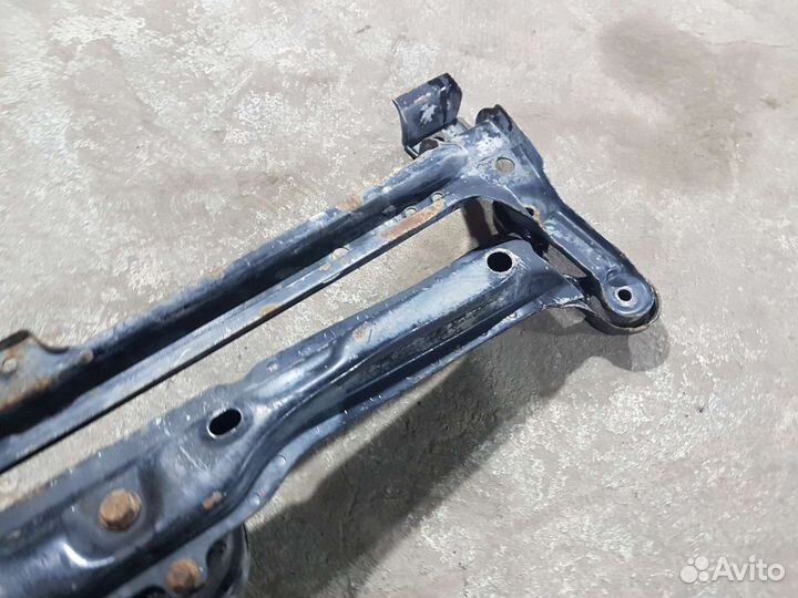 Подрамник передний Volkswagen Passat B3