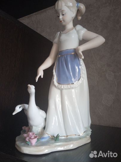 Статуэтка фарфор