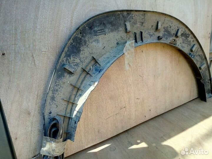 Toyota RAV4 Adventure - Расширитель передний L Б/У