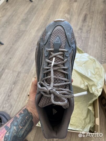 Кроссовки adidas yeezy boost 700 v2