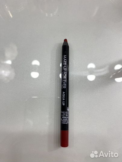 Красная помада и карандаш