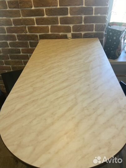 Кухонный стол и стулья