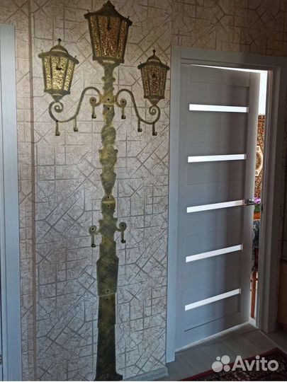 Настенная железная вешалка