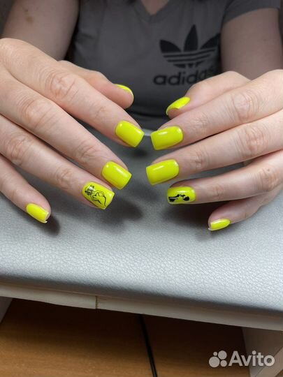 Педикюр с покрытием лаком