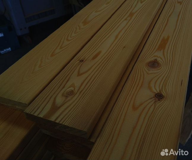 Строительные материалы: доски из лиственницы