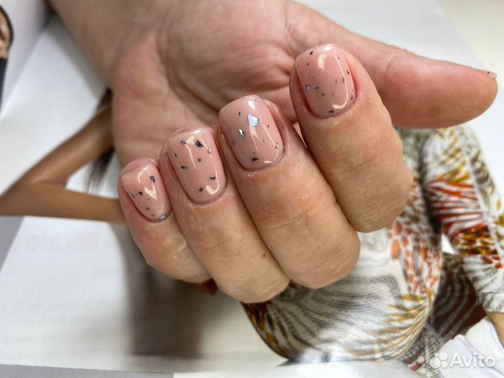Модель на маникюр
