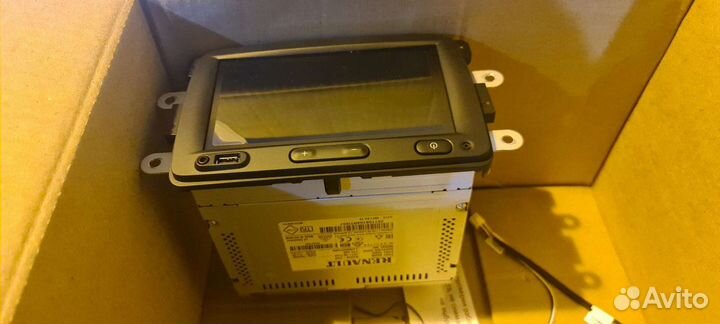 Штатное новое головное устройство renault с рамкой