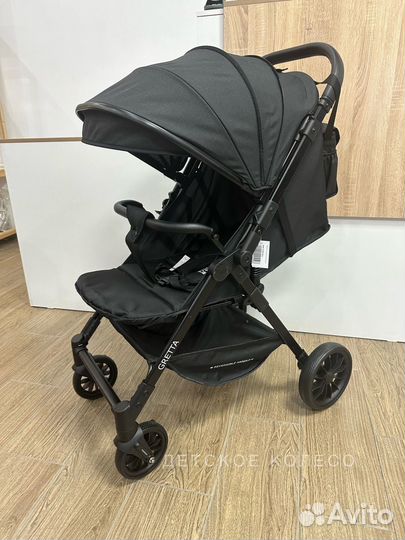 Легкая прогулочная коляска с перекидной ручкой