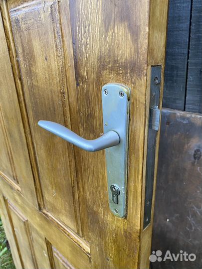 Дверь деревянная