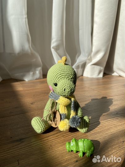 Игрушка вязанная Динозавр