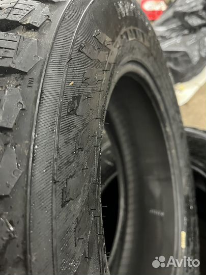 Nokian Tyres Hakkapeliitta 9 SUV 215/65 R16