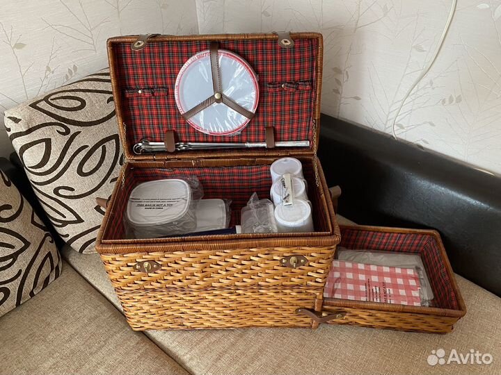 Набор для пикника в чемодане