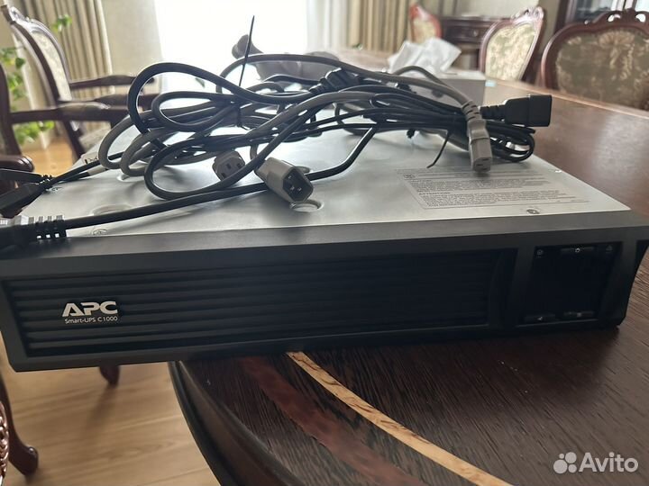 Бесперебойник Apc SMART ups c1000