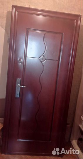 Дверь входная металлическая б/у