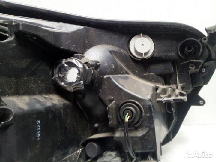 Фара левая Toyota RAV4