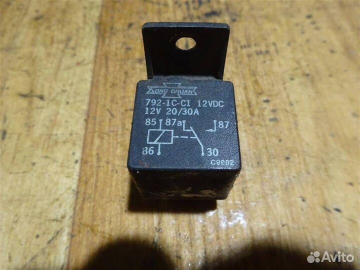 Реле Audi 80/90 B2 1986