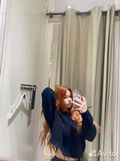 Свитер женский рваный укороченный