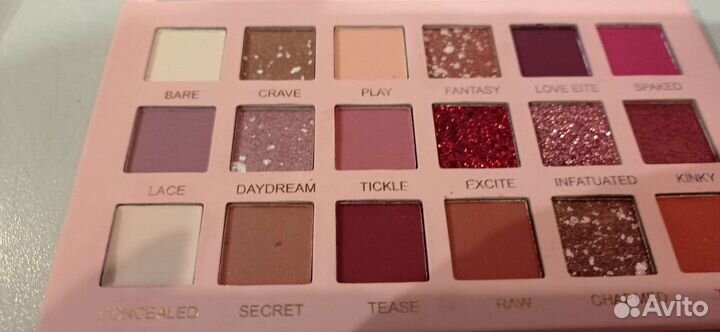 Палетка теней новая Huda Beauty