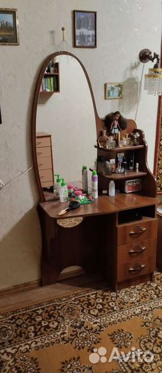 Комод с зеркалом