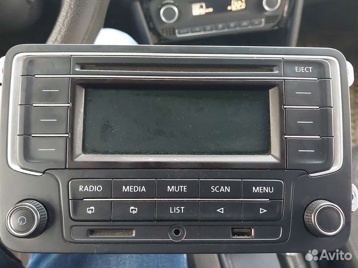 Штатная магнитола на фольцваген polo RCD 320