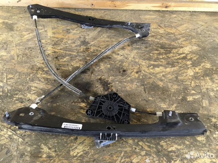 Стеклоподъемник передний правый Volkswagen Jetta