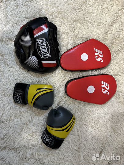 Перчатки, лапы и шлем