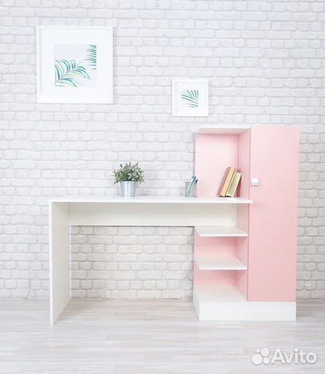 Стол письменный с пеналом для школьника