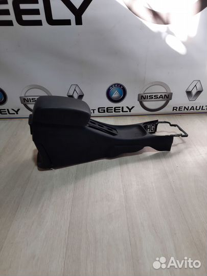 Консоль между сидений центральная Nissan almera cl